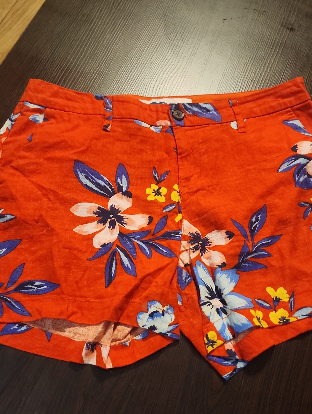 Red Floral Women's Linen-Blend Shorts